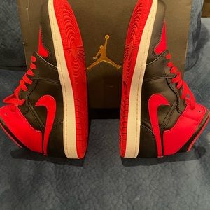 Air Jordan 1 Mid Breds